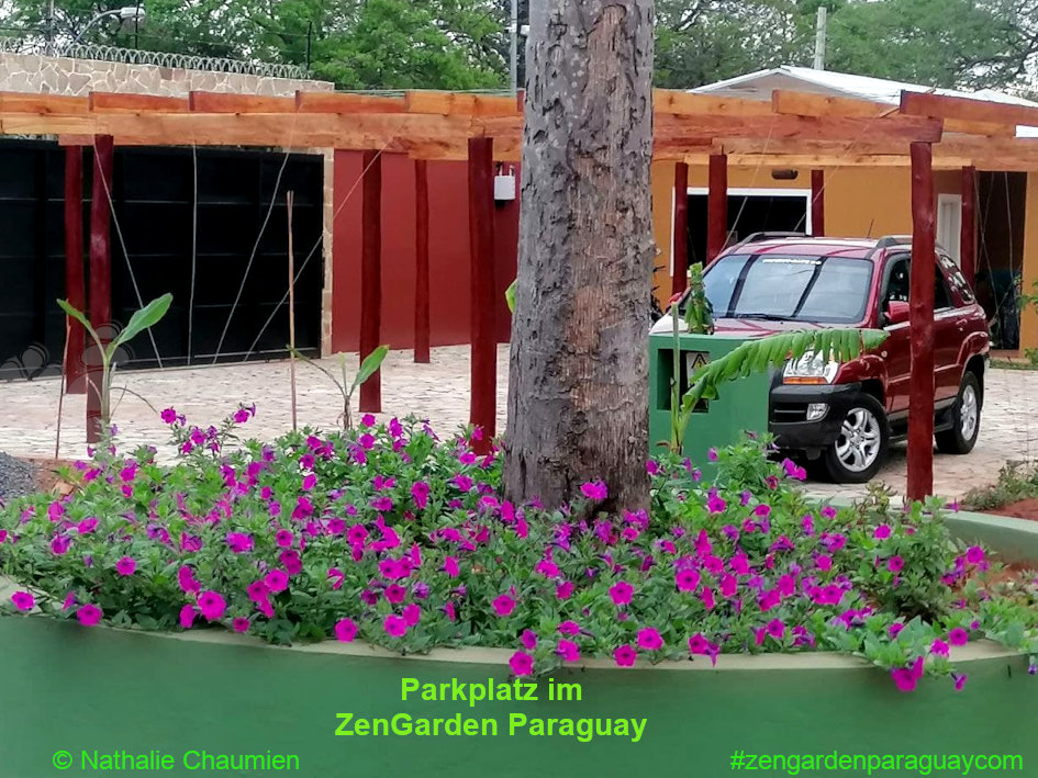Parkplatz im ZenGarden Paraguay