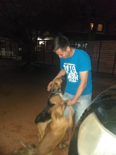 Beide sehen glücklich und voller vertrauen aus