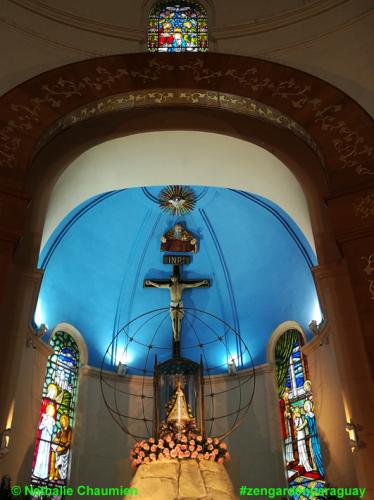 Die Heilige Jungfrau in der Kathedrale von Caacupé