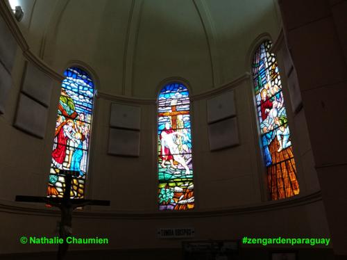 Glasgemälde in der Kathedrale von Caacupé