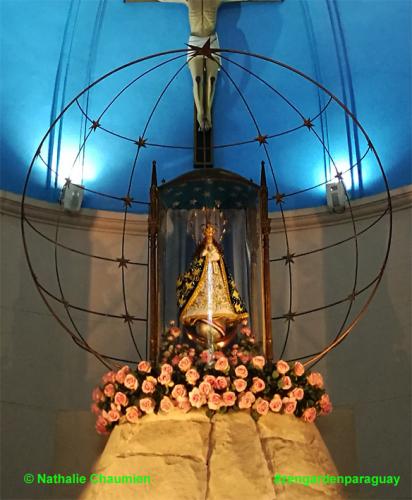 Großansicht der Statue der Kathedrale von Caacupé